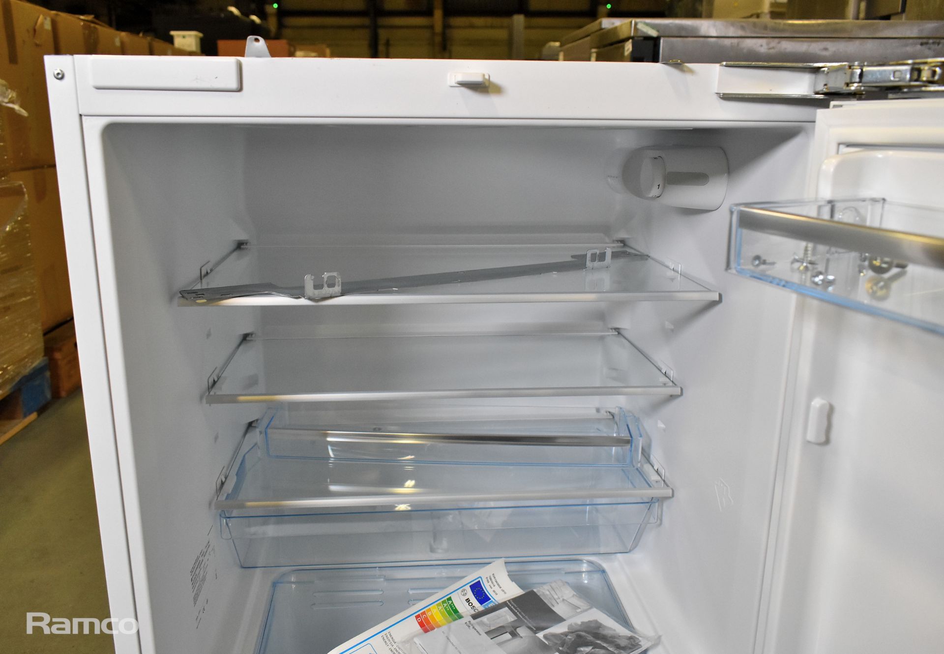 Bosch KUR15A50GB Integrated fridge with 137 litre capacity, 250V - L60 x W56 x H83cm - Image 4 of 7