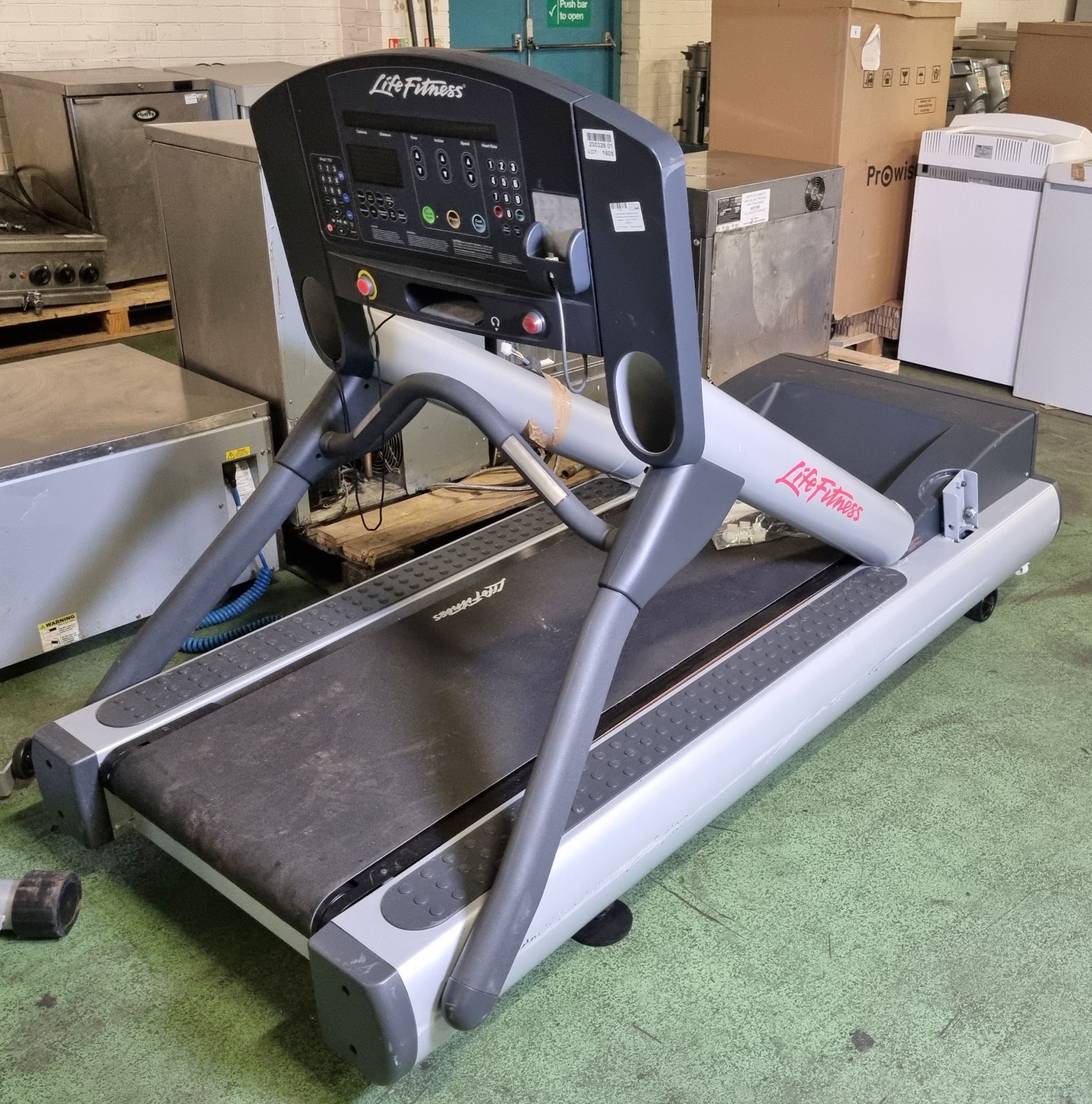 Life fitness Treadmill with flexdeck shock absorption system - L90 x ...