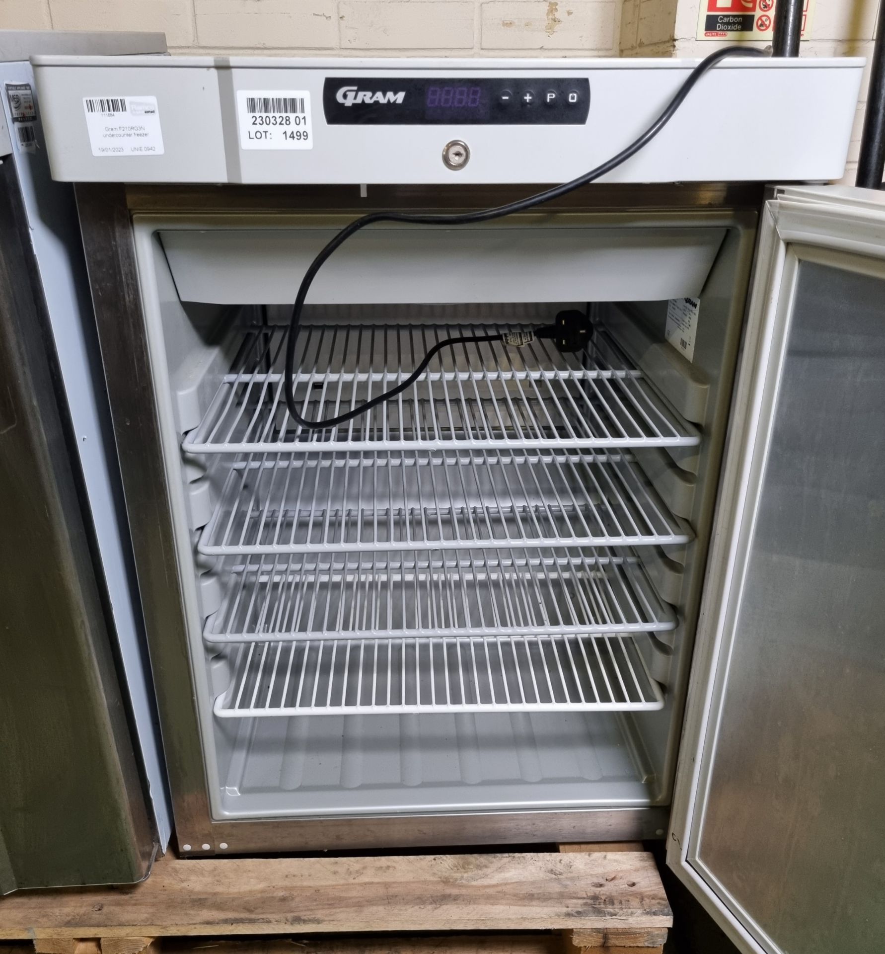 Gram F210RG3N undercounter freezer - 600mm W - Image 3 of 4