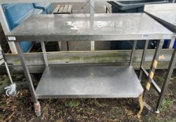 Mobile stainless steel table with bottom shelf - dimensions: 120 x 60 x 87cm