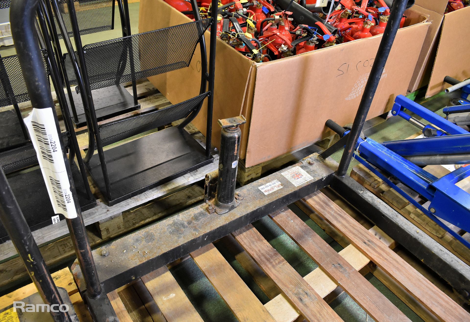 Gilson Engineering hydraulic wheel moving trolley (incomplete) - capacity: 500kg - Image 3 of 4
