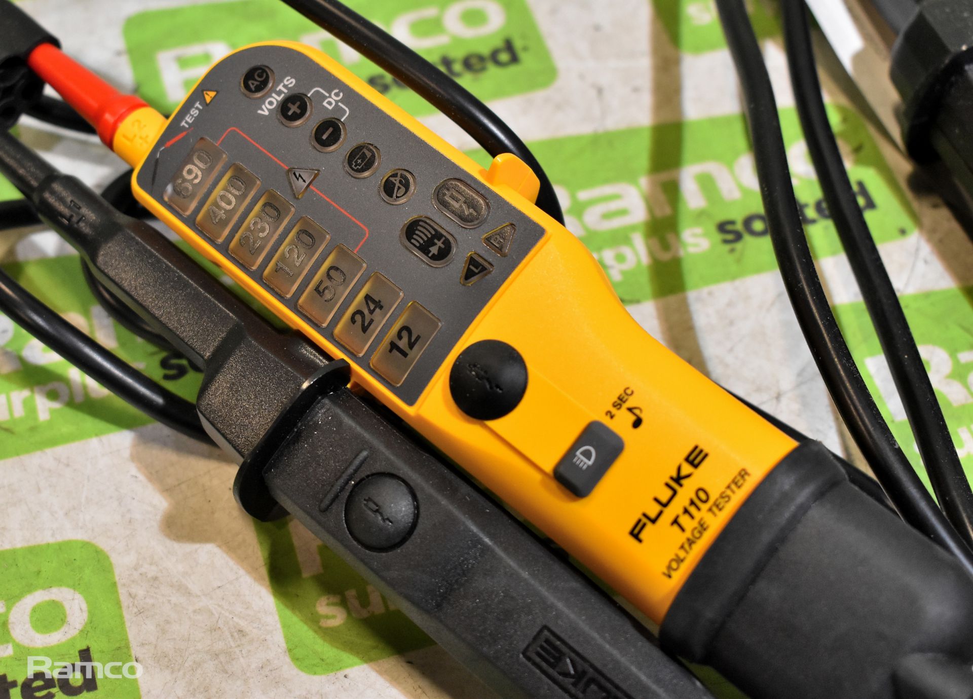 2x Fluke T110 voltage and continuity testers - Bild 3 aus 5