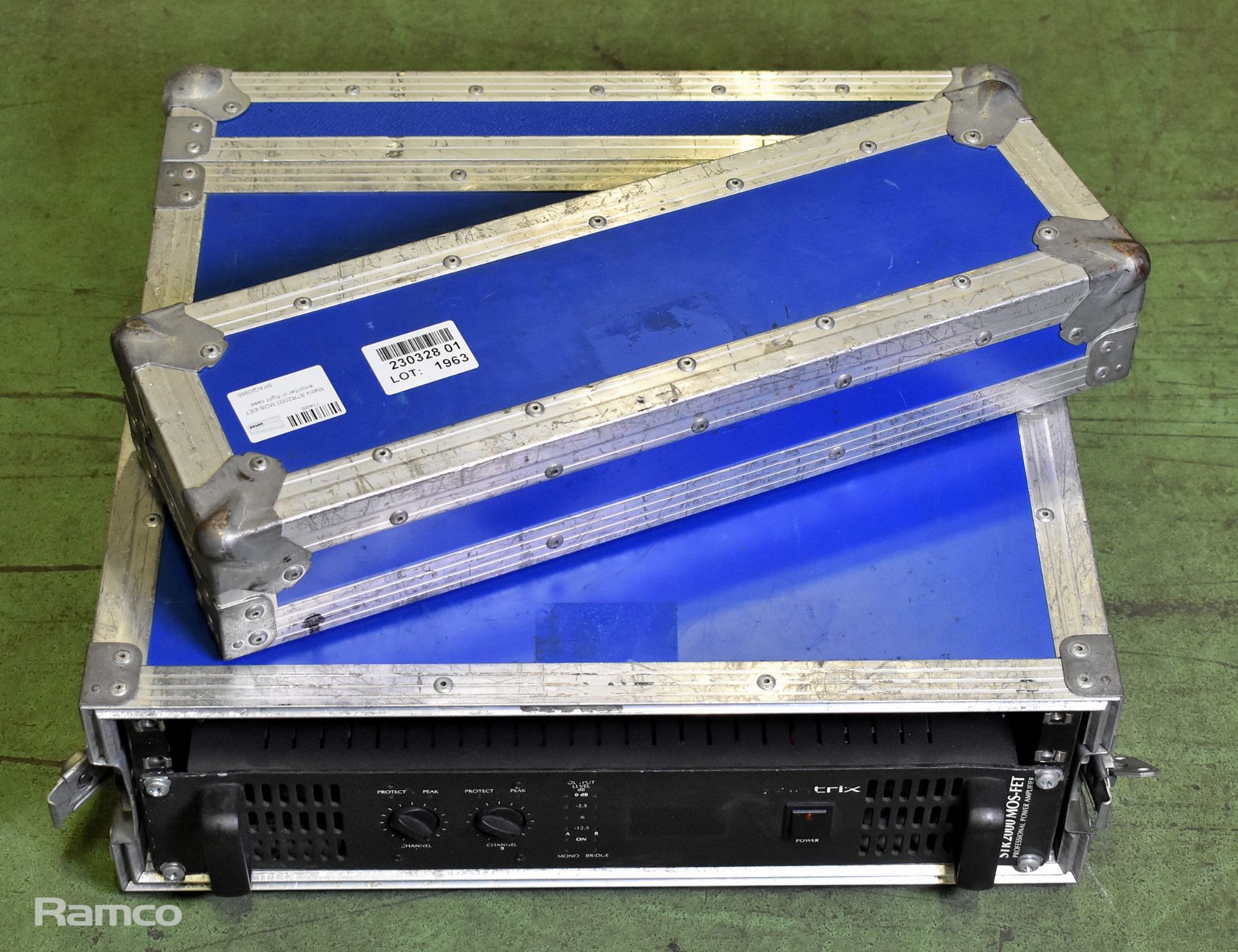 Matrix STR 2000 MOS-FET amplifier in flight case