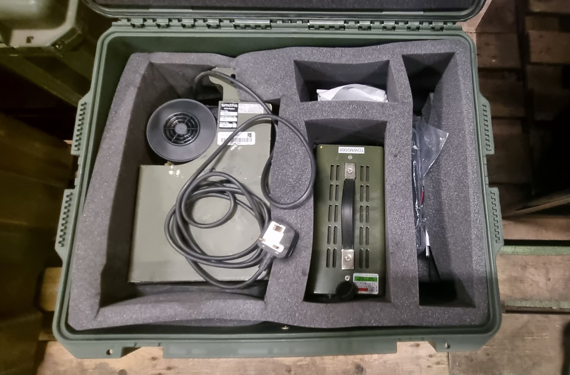 Portable anesthesia ventilator in heavy duty carry case - Image 3 of 9
