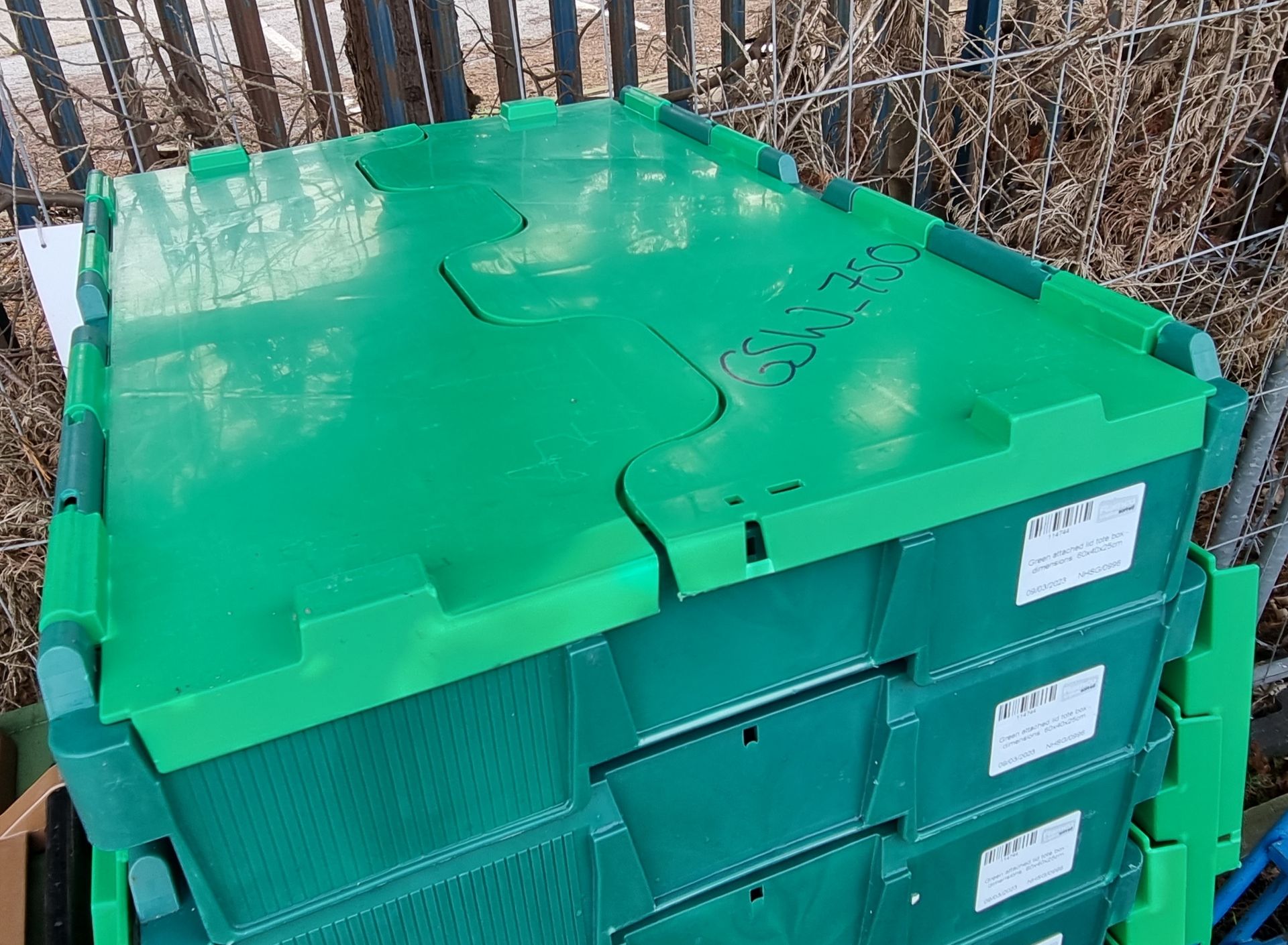 9x Green attached lid tote boxes - dimensions: 60 x 40 x 25cm - Image 3 of 3