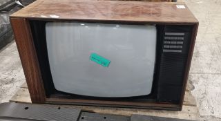 Bang & Olufsen BEOVISION 6002 3532cabinet television manufactured between 1977 and 1981