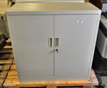 Metal cabinet with shelves and 2 lockable doors - 90 x 40 x 90cm