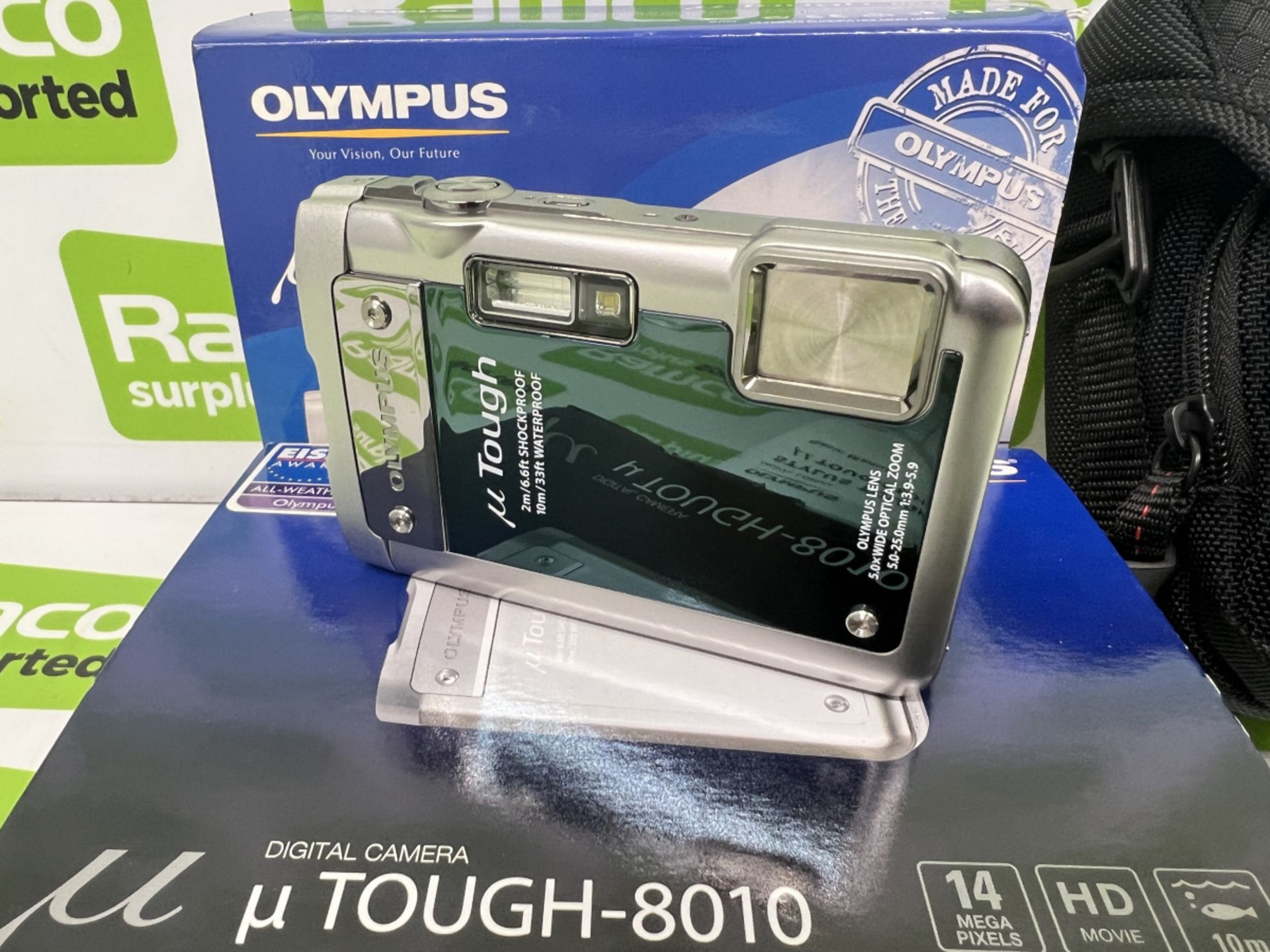 Olympus Stylus Tough-8010 digital camera with Calumet camera pouch - Image 2 of 6