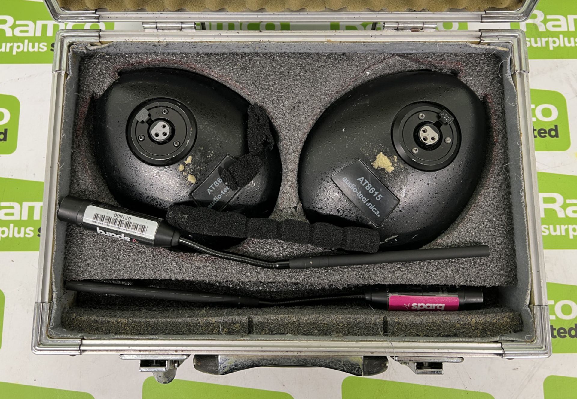 2x Audio Technica AT935QM lectern microphones with base plates in flight case - W 32 x D 22 x H 16cm - Image 2 of 5