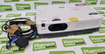 Sanyo PLC-XW250 XGA projector with cables