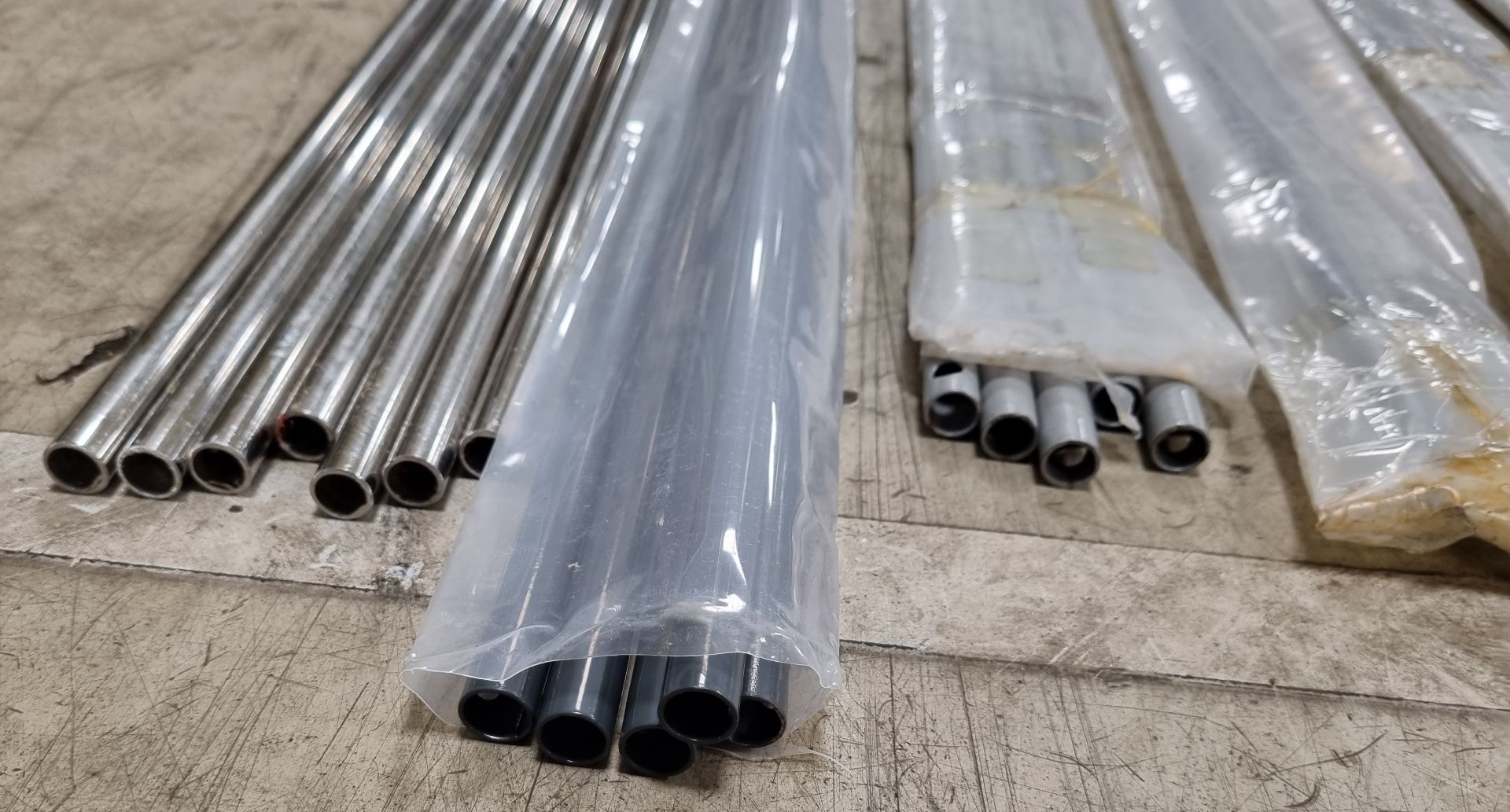 Silver & dark grey metal tubes - L 210 x W 1.5cm - 25 units this lot - Image 2 of 3