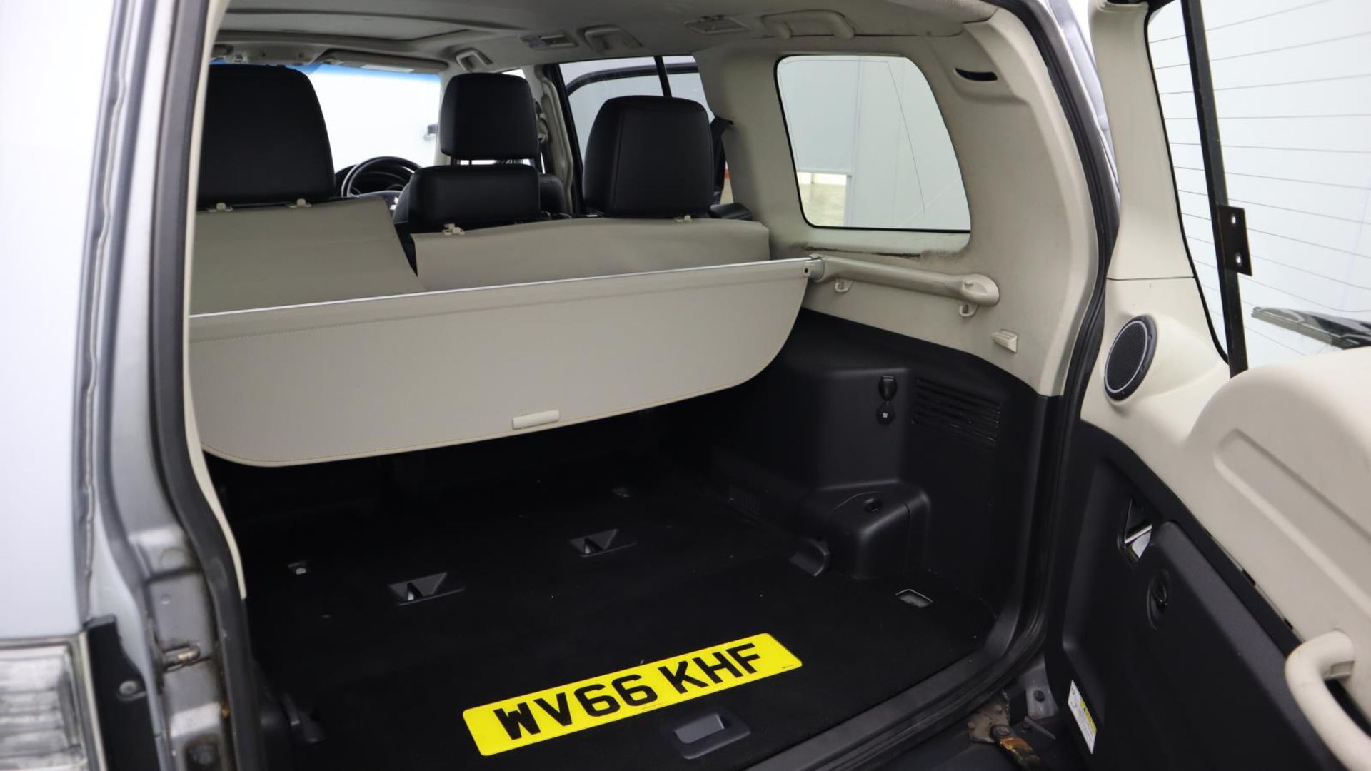 WV66 KHF - Mitsubishi Shogun, Diesel, Silver, 2017 - Image 19 of 46