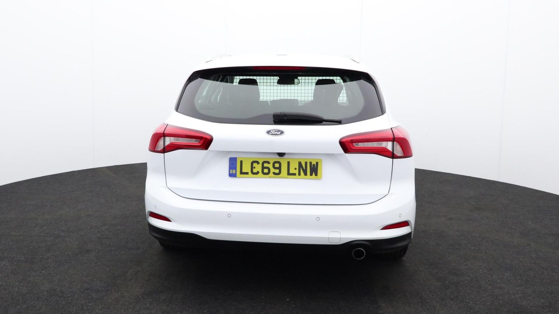 LC69 LNW - Ford Focus ZETEC Estate TDCI Auto - Image 9 of 46