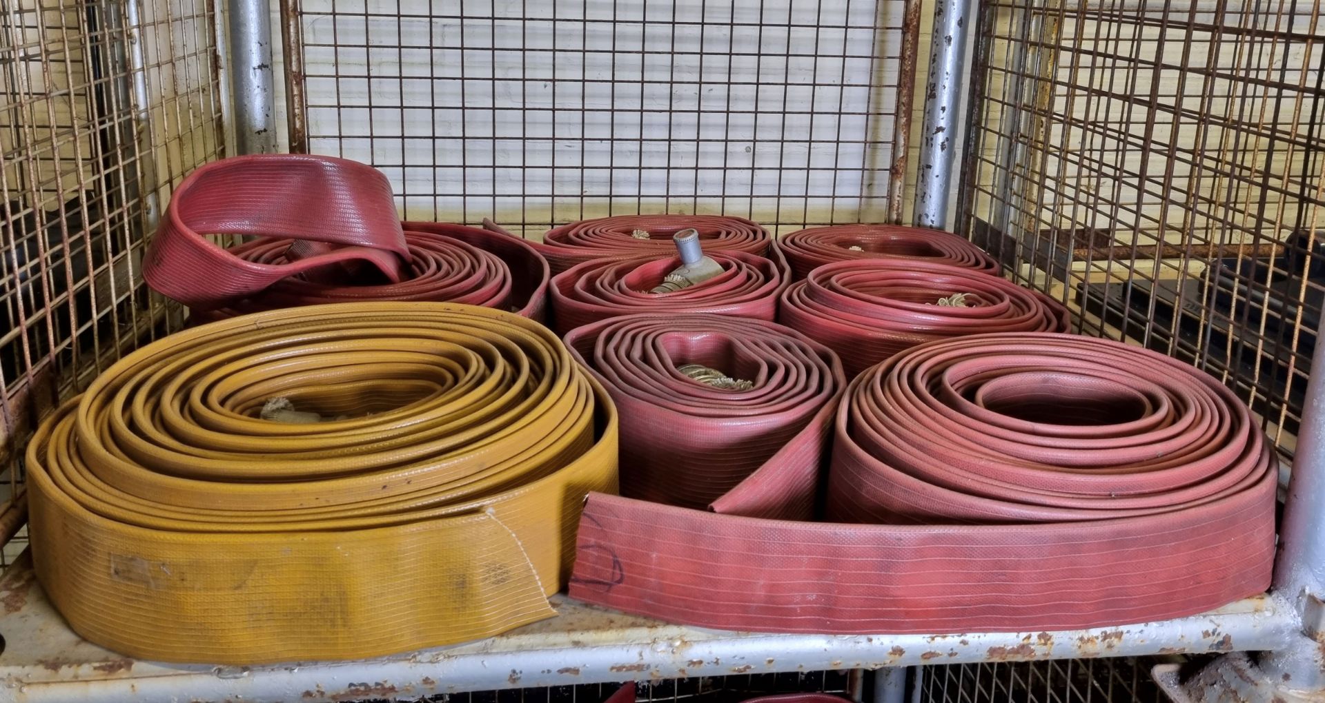 8x Layflat fire hose - mixed sizes, some missing couplings