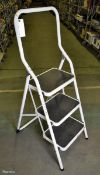 3 tread white step ladder - 70 x 45 x 125cm