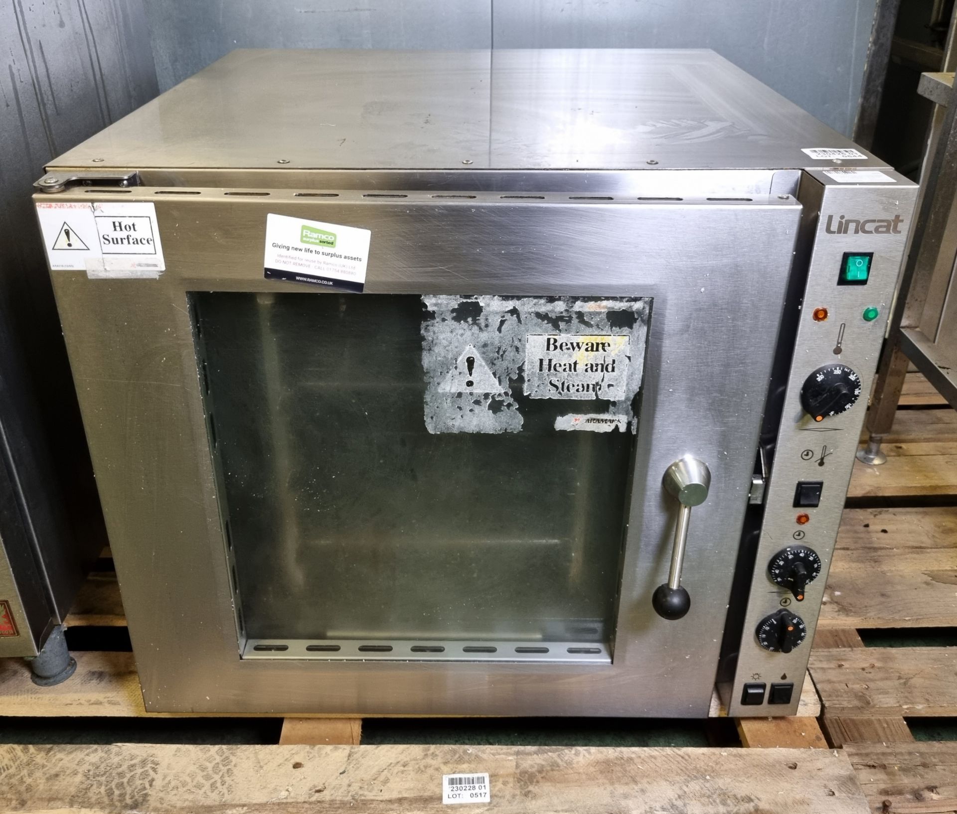 Lincat ECO9 stainless steel 400V electric commercial convection oven - W 770mm