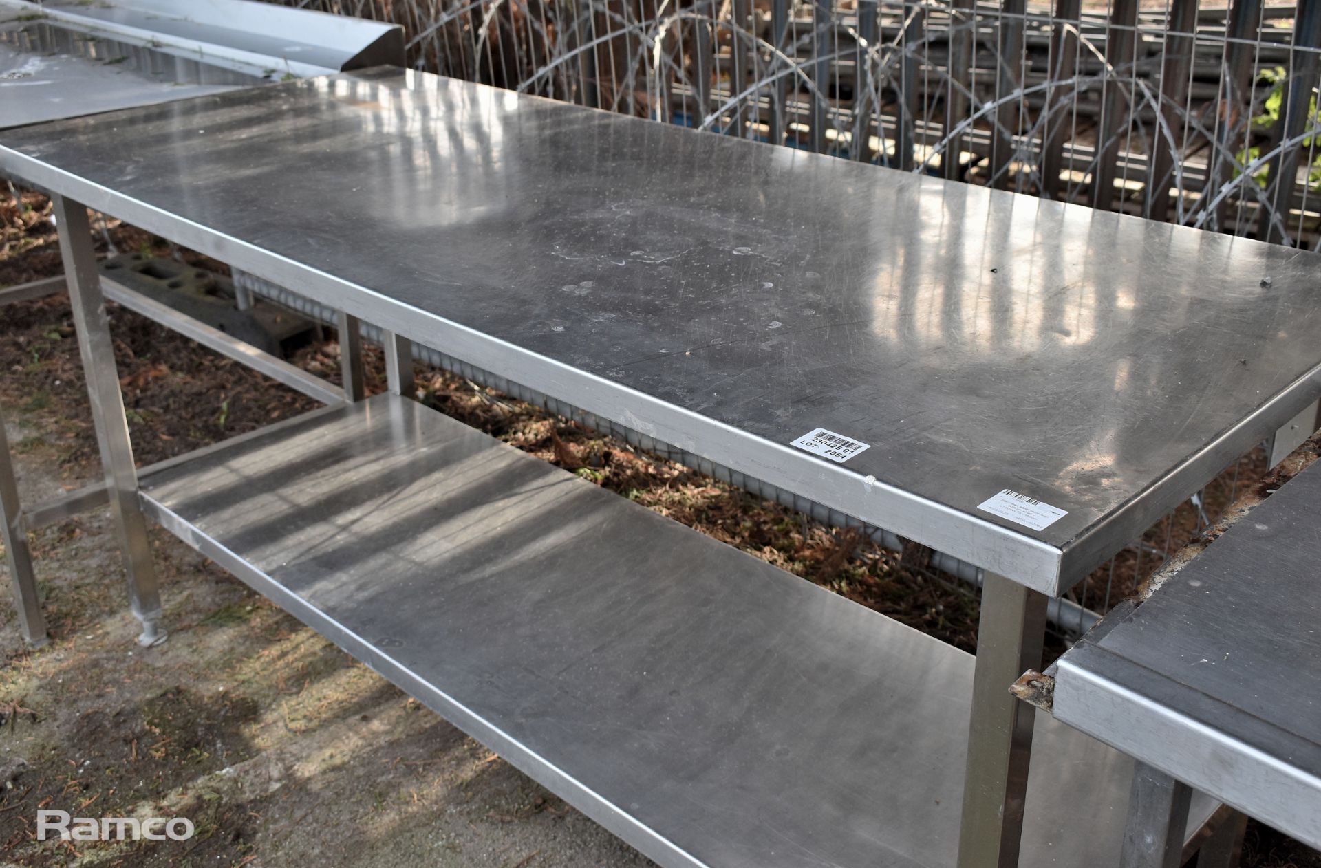 Stainless steel draining table - L 124 x W 89 x H 97cm, Stainless steel table with bottom shelf - Image 3 of 9