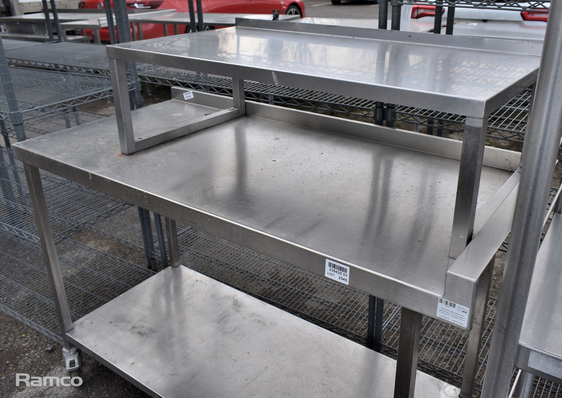 Stainless steel table with upstand and top and bottom - dimensions: 140 x 65 x 125cm - Image 2 of 4
