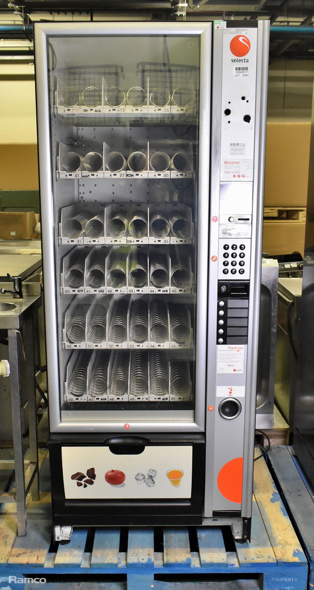 Selecta Toronto Max snack vending machine - NO KEYS