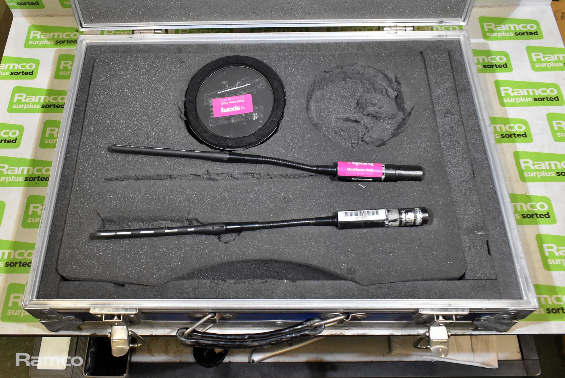 2x Beyerdynamic SHM 803 lectern microphones and 1 baseplate in flightcase - 55 x 32 x 15cm - Image 2 of 5