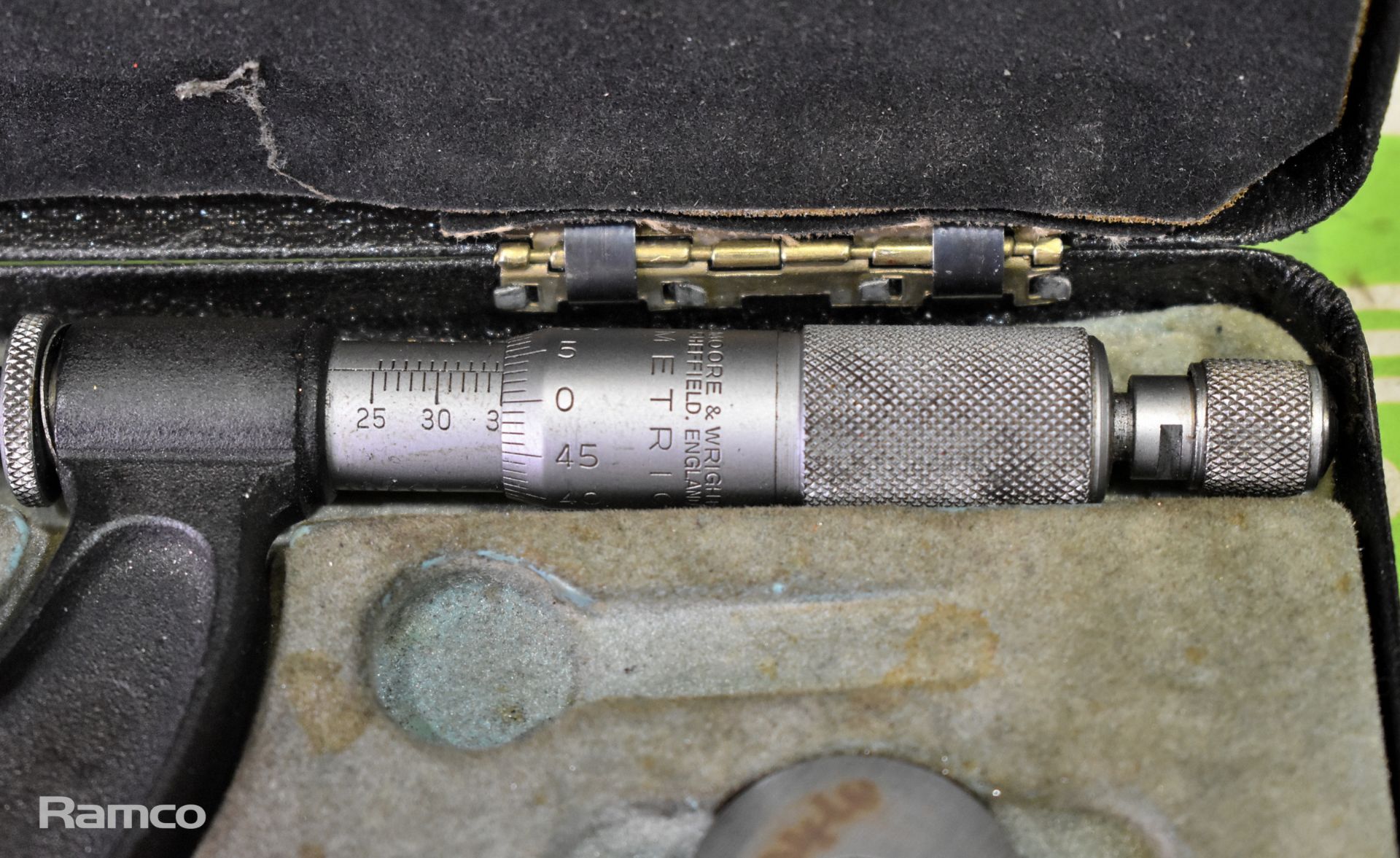 Moore and Wright No 966m 25-50mm micrometer caliper with case - Image 3 of 4