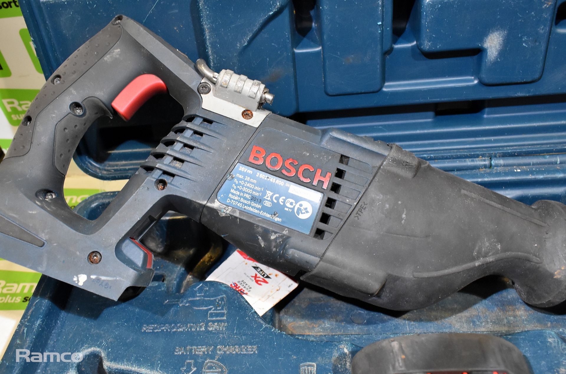 Bosch GSA 36 VLI cordless reciprocating saw - with blades and 2 batteries - Image 3 of 6