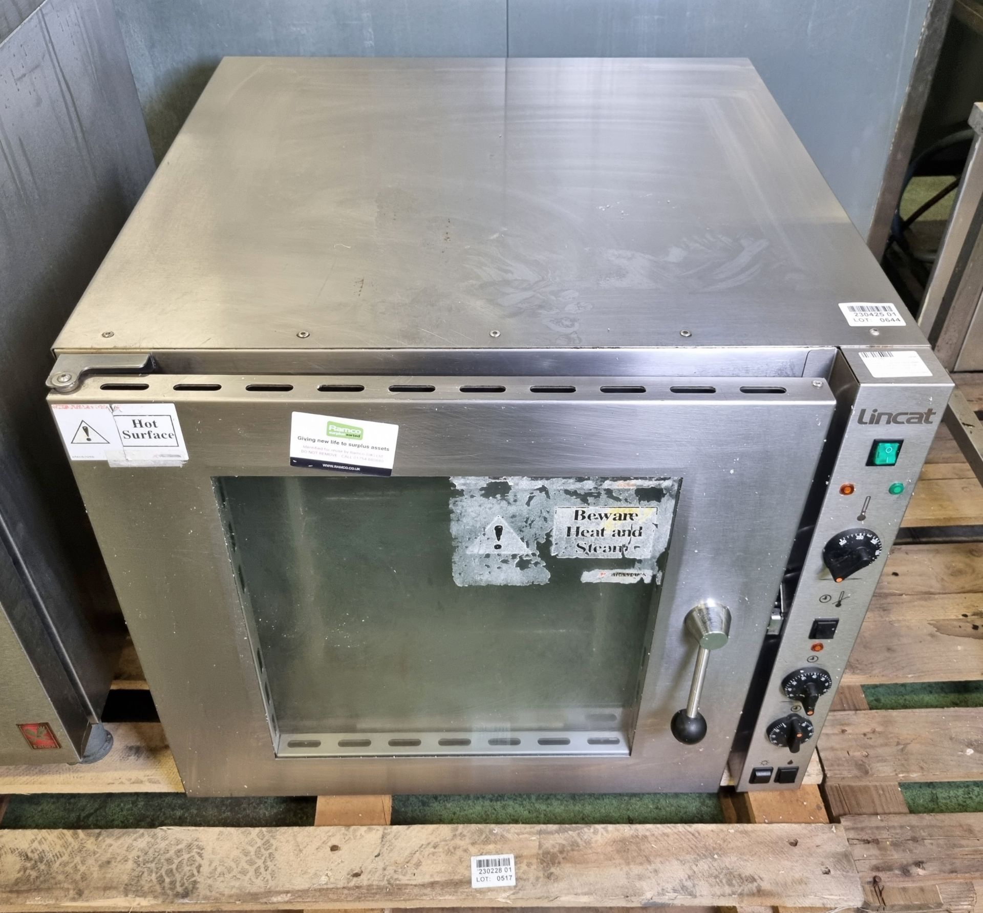 Lincat ECO9 stainless steel 400V electric commercial convection oven - W 770mm - Image 2 of 4