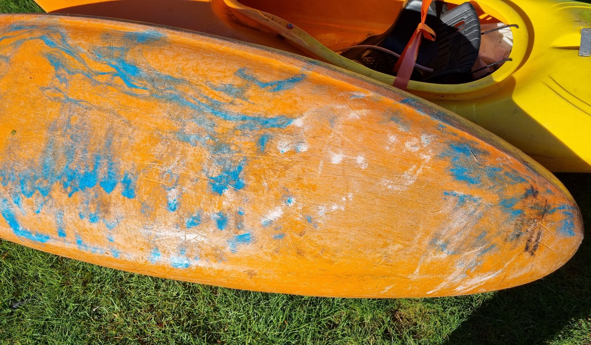 Dagger Mamba kayak/canoe - L260 x W70 x H40cm - Orange with blue white stripe - Image 5 of 6