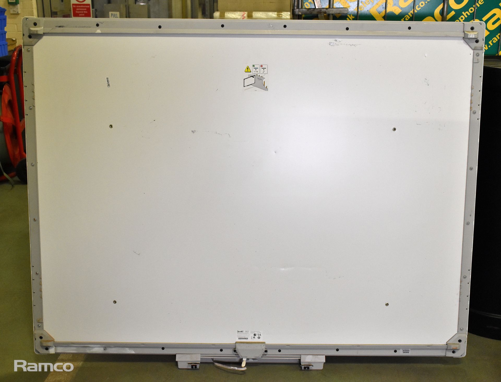 SMART board M600 - 77 inch interactive whiteboard - (Board only, no pens or power cables) - Image 4 of 6