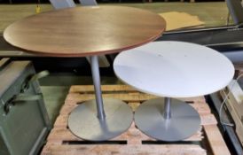 2x Round tables