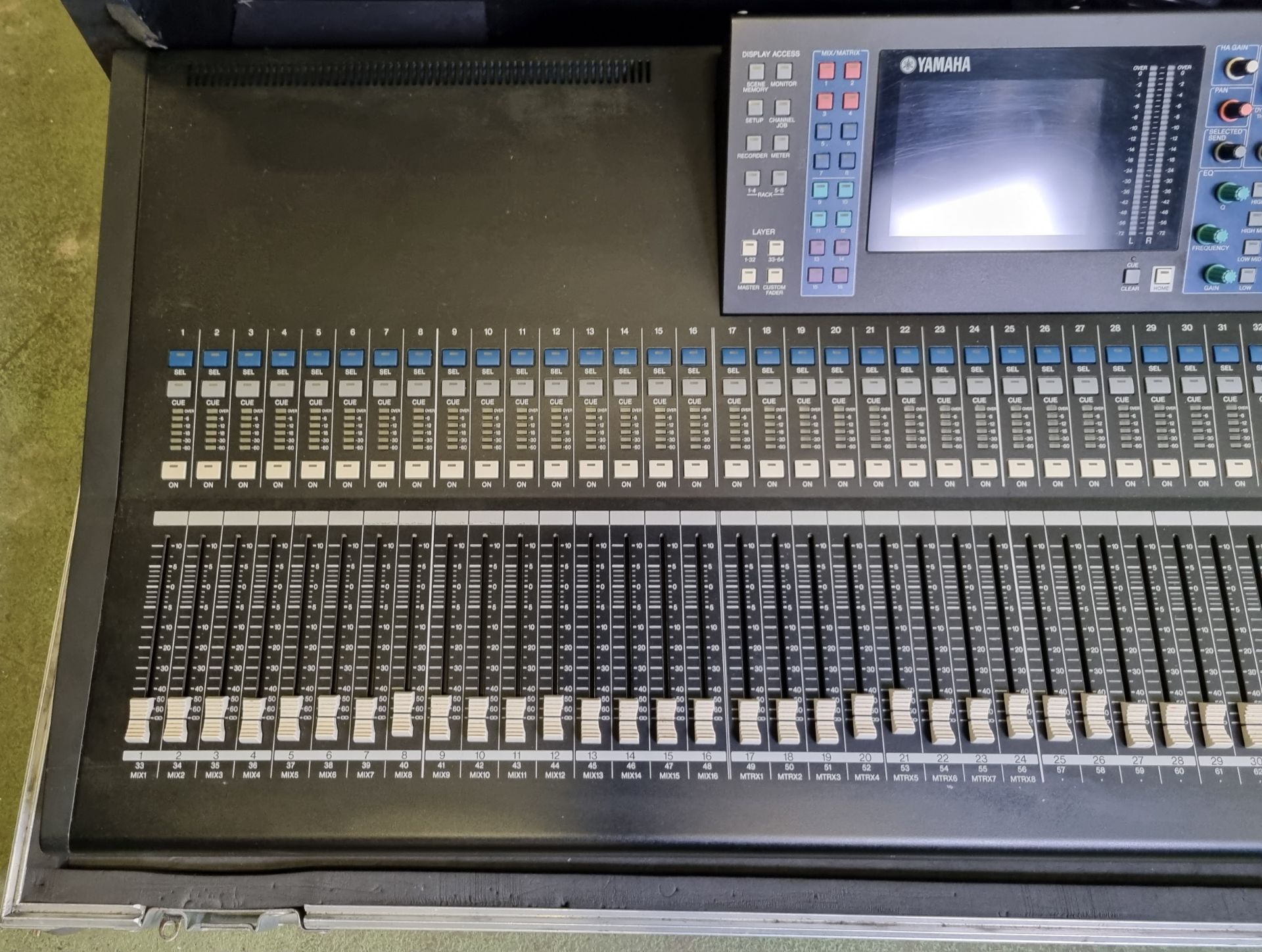 Yamaha LS9 32 channel mixing desk with wheeled flight case - 95 x 85 x 40cm - Image 3 of 4