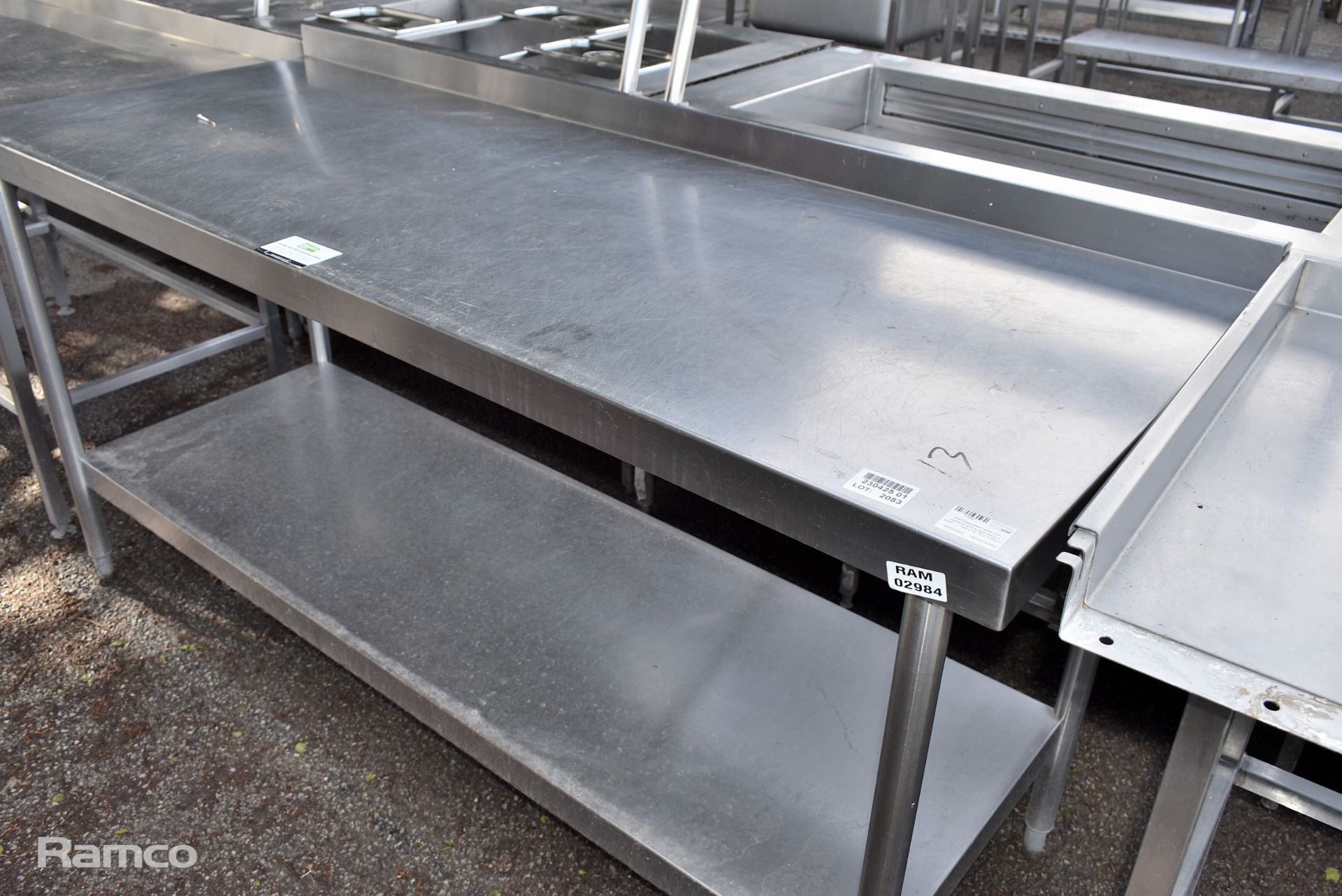 Stainless steel table with upstand and single bottom shelf - L 180 x W 70 x H 93cm - Image 3 of 5