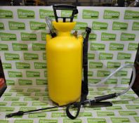 Plastic hand pump sprayer