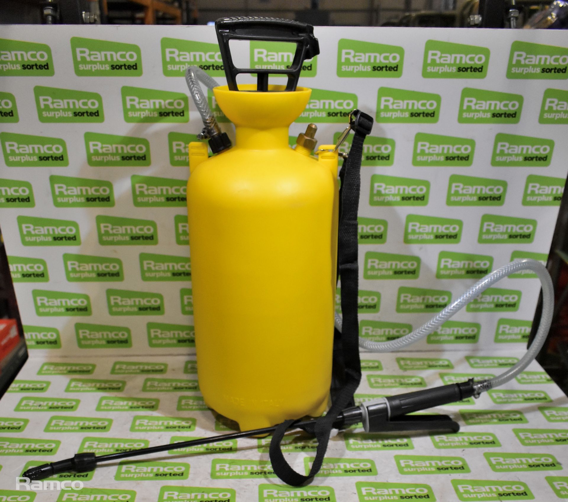 Plastic hand pump sprayer