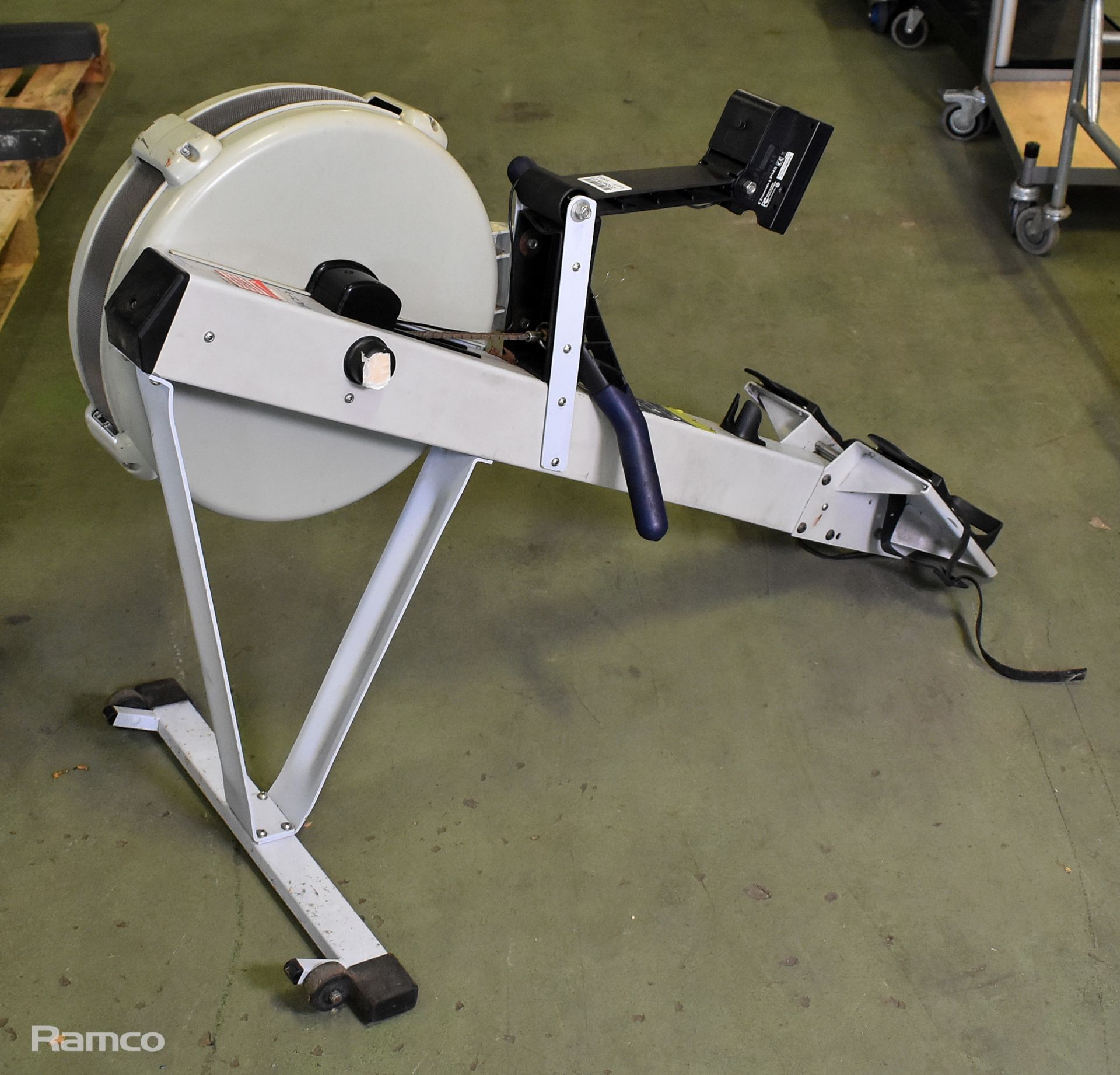 Concept 2 rowing exercise machine - L 240 x W 44 x H 85cm