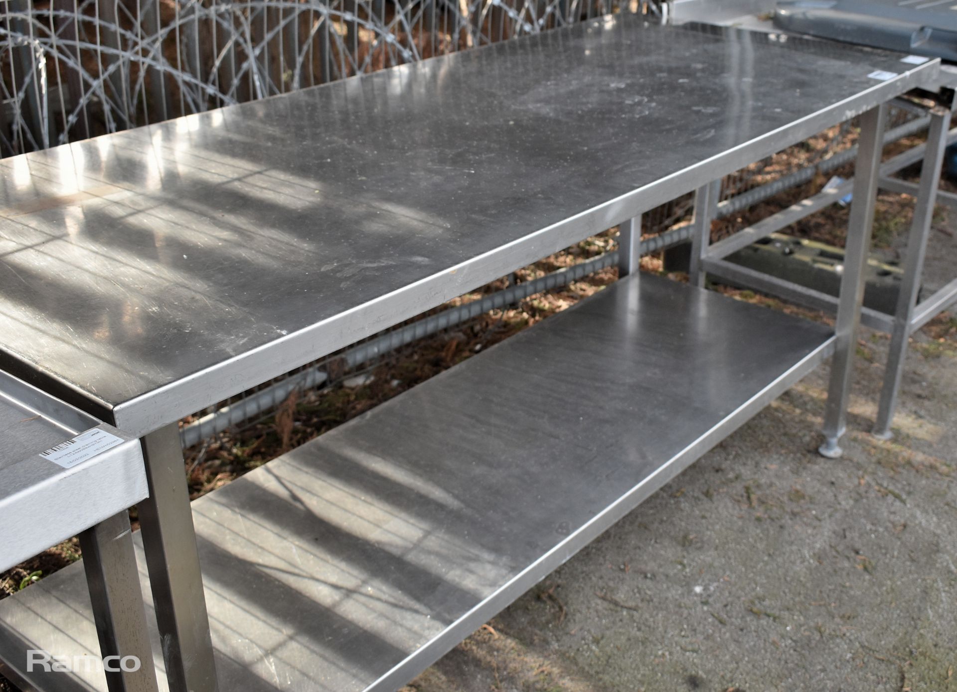 Stainless steel draining table - L 124 x W 89 x H 97cm, Stainless steel table with bottom shelf - Image 5 of 9