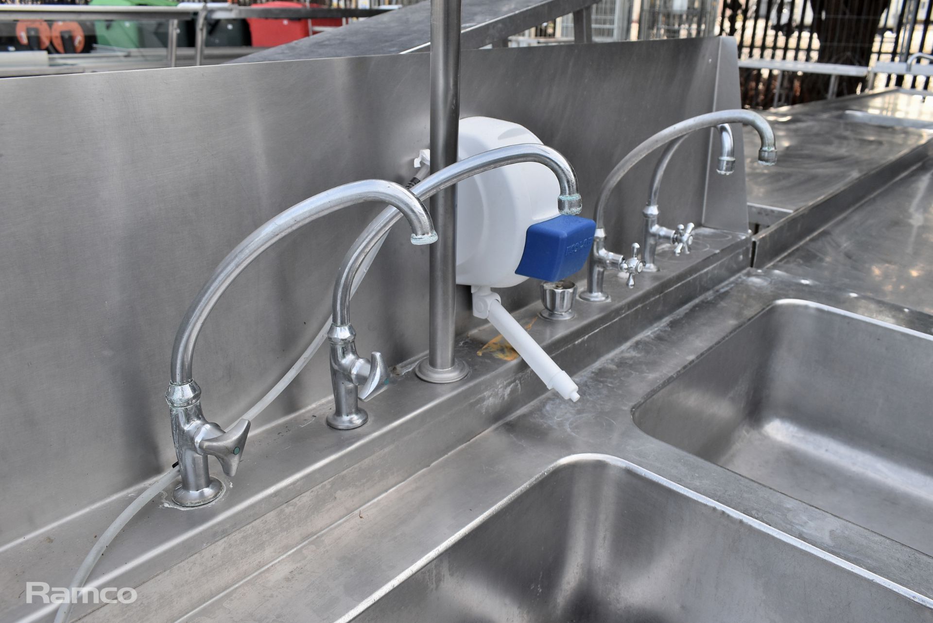 Stainless steel double bowl sink unit with pre rinse tap- L 300 x W 75 x H 180cm - Bild 4 aus 6