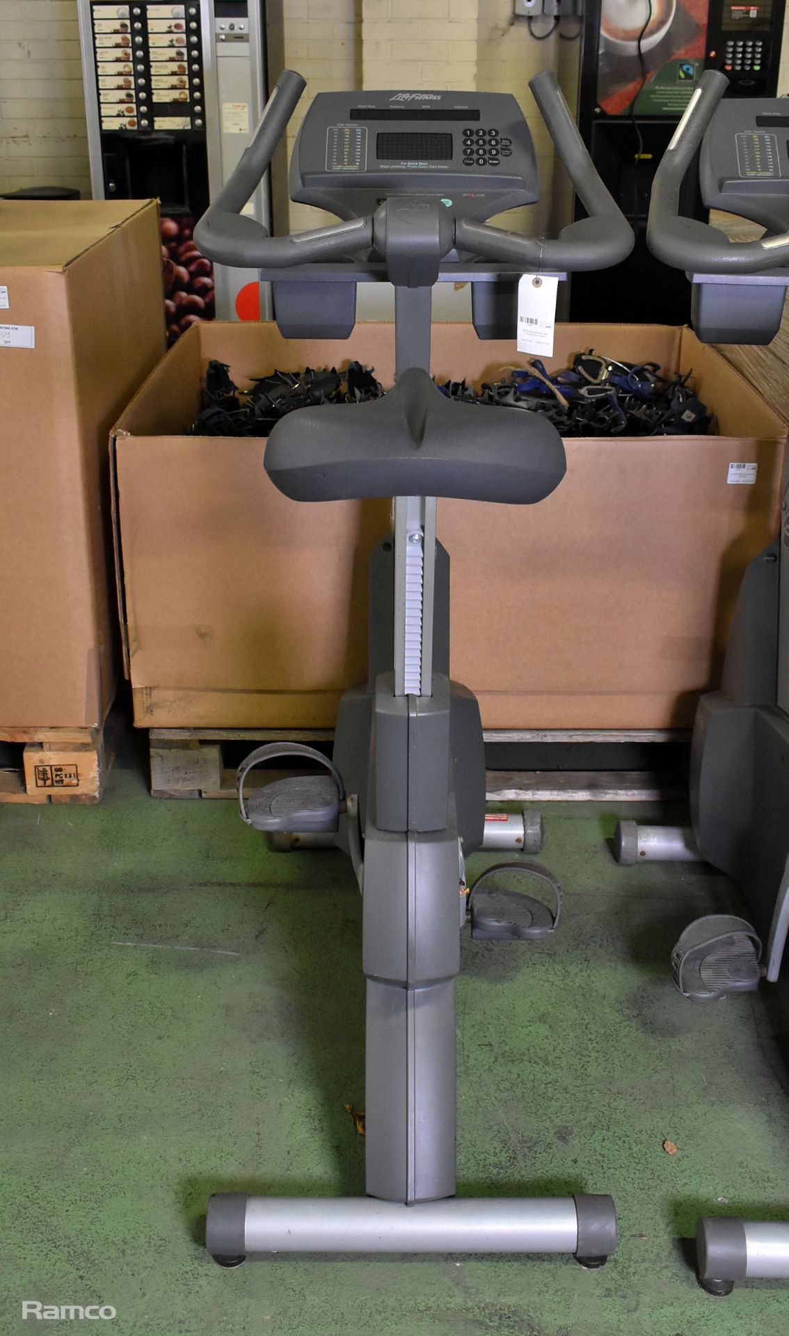 Life Fitness exercise bike - L 115 x W 62 x H 133cm - Image 7 of 7
