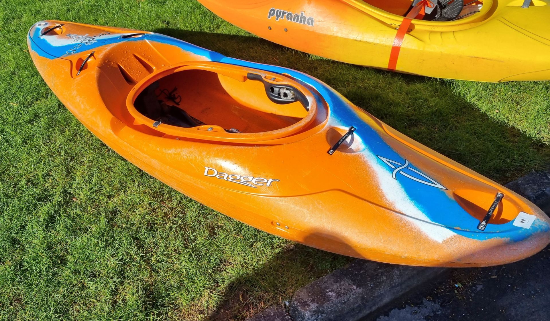 Dagger Mamba kayak/canoe - L260 x W70 x H40cm - Orange with blue white stripe