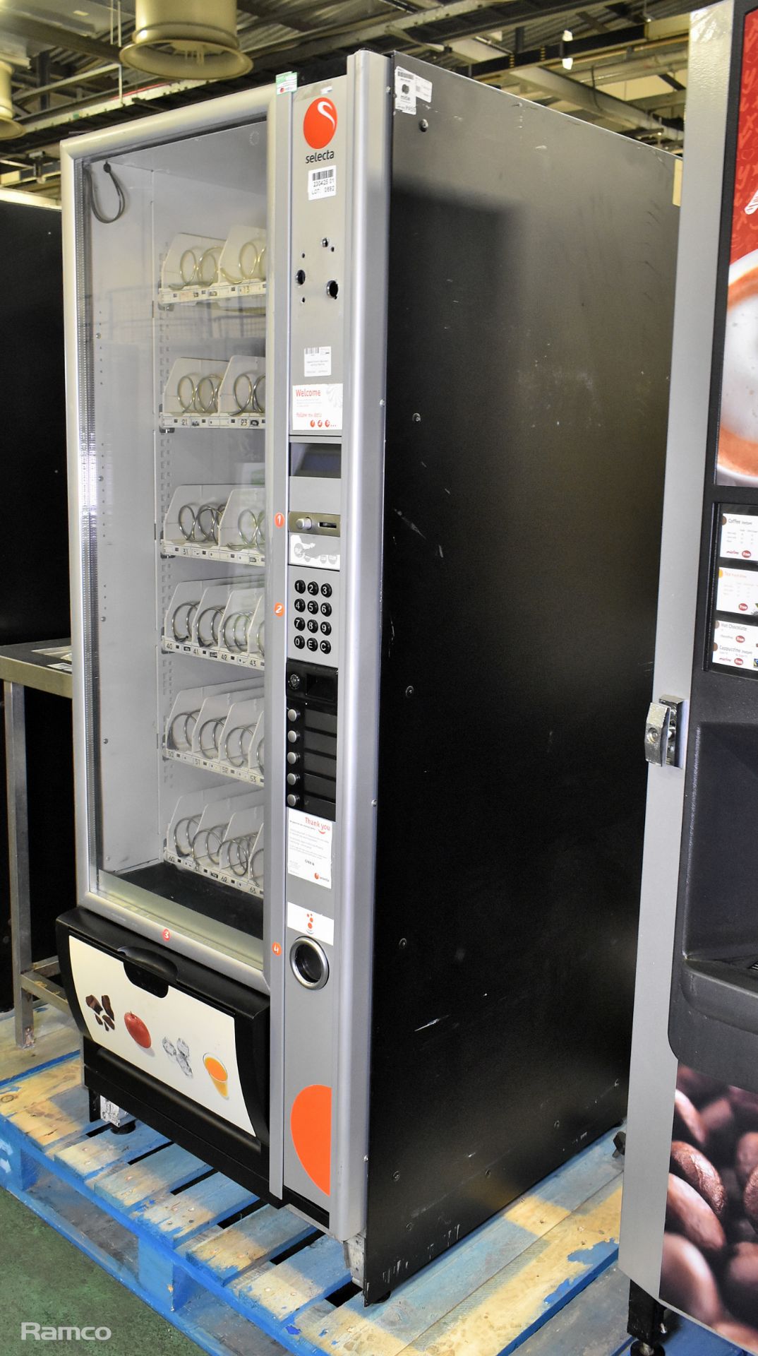 Selecta Toronto Max snack vending machine - NO KEYS - Image 6 of 6
