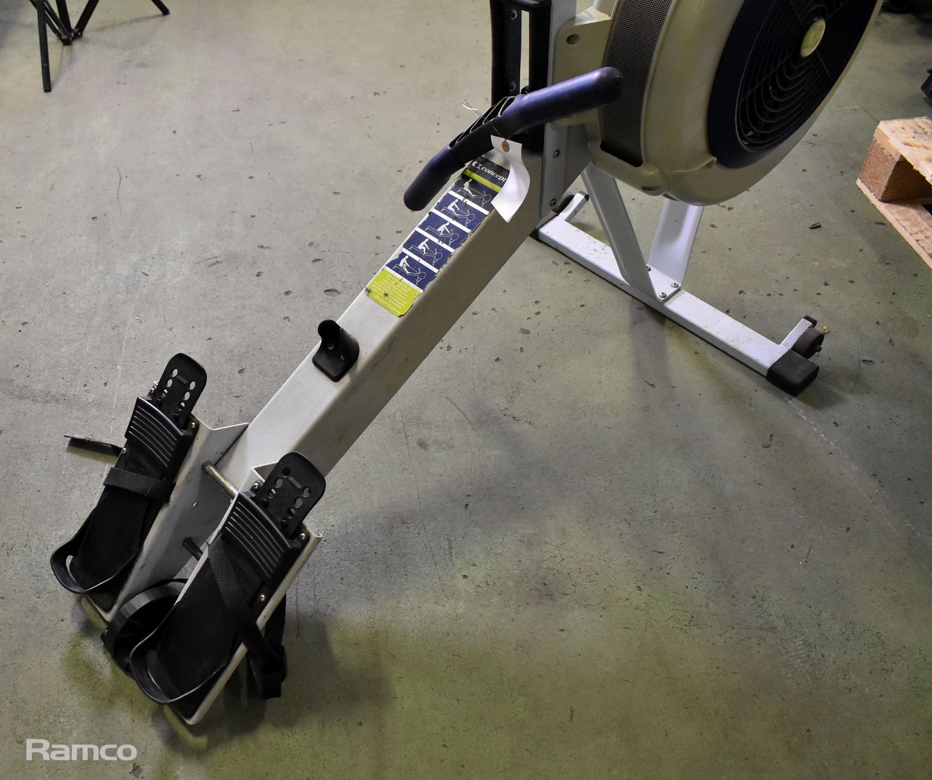 Concept 2 rowing exercise machine - L 240 x W 44 x H 85cm - Image 6 of 10