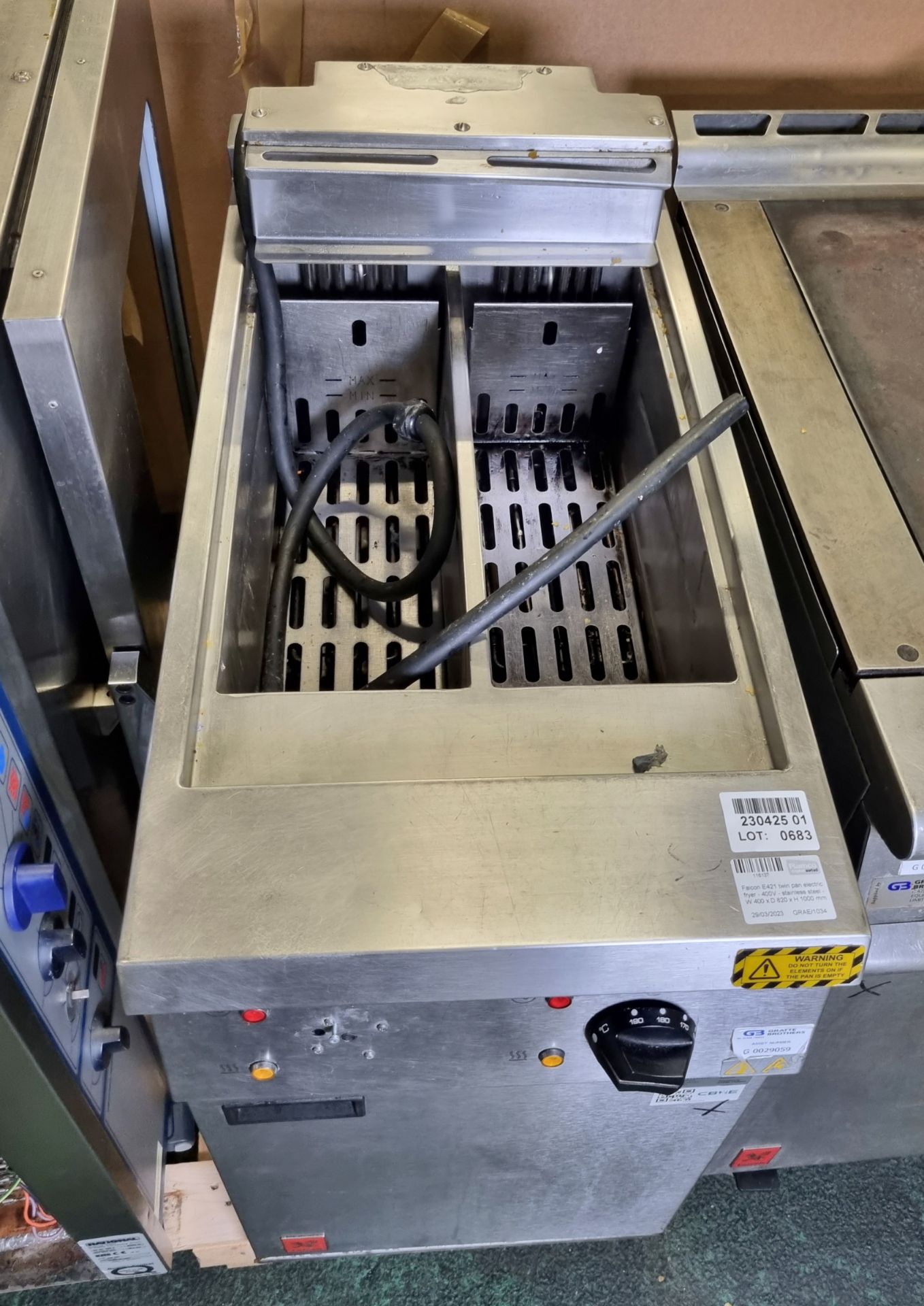 Falcon E421 twin pan electric fryer - 400V - stainless steel - W 400 x D 820 x H 1000 mm - Image 2 of 4