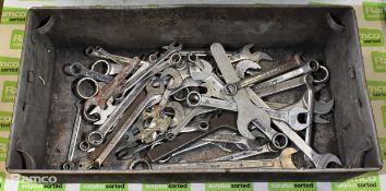 Various sized spanners