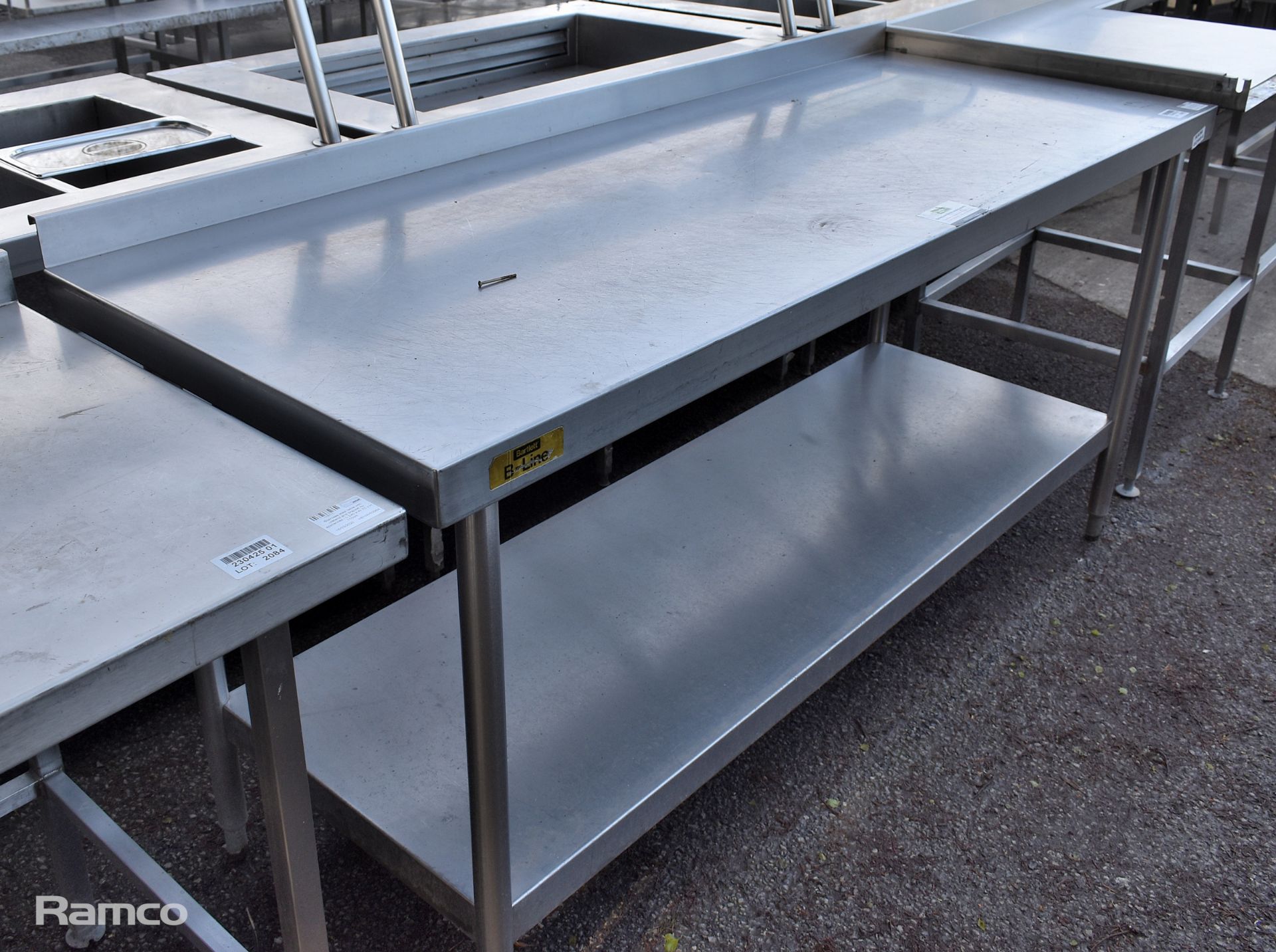 Stainless steel table with upstand and single bottom shelf - L 180 x W 70 x H 93cm - Image 2 of 5