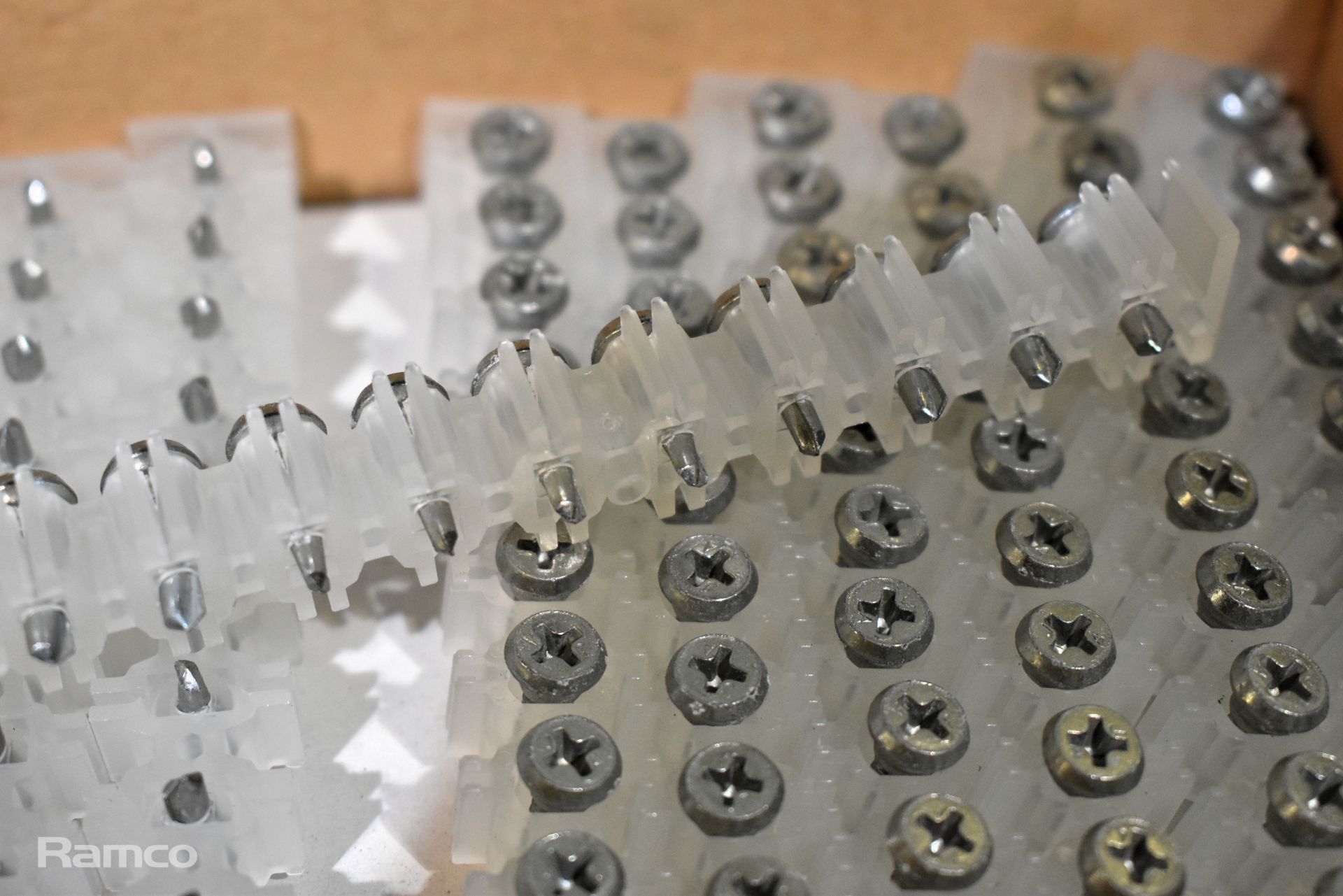 Jansen cross head bead screws - 4x full box - 1x half box - approx 500 screws per full box - Image 3 of 6