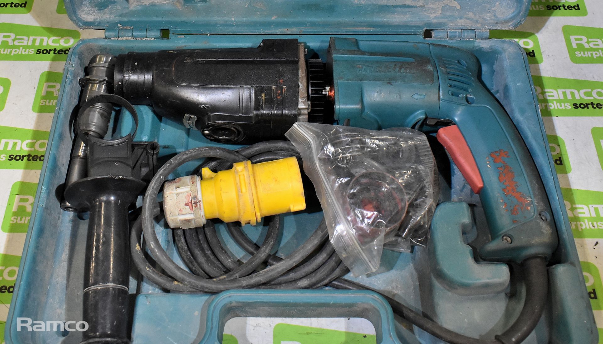 Makita HR2410 110V electric hammer drill with case - SPARES OR REPAIRS - Image 2 of 6