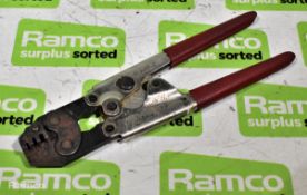 Hand crimping tool