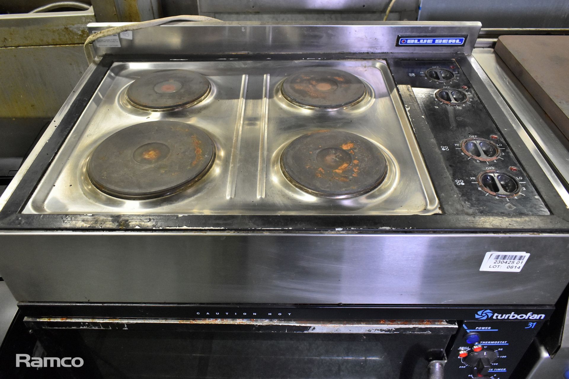 Blue Seal Turbofan 31 E9311 electric oven and 4 plate hob - W 800mm - Image 2 of 6