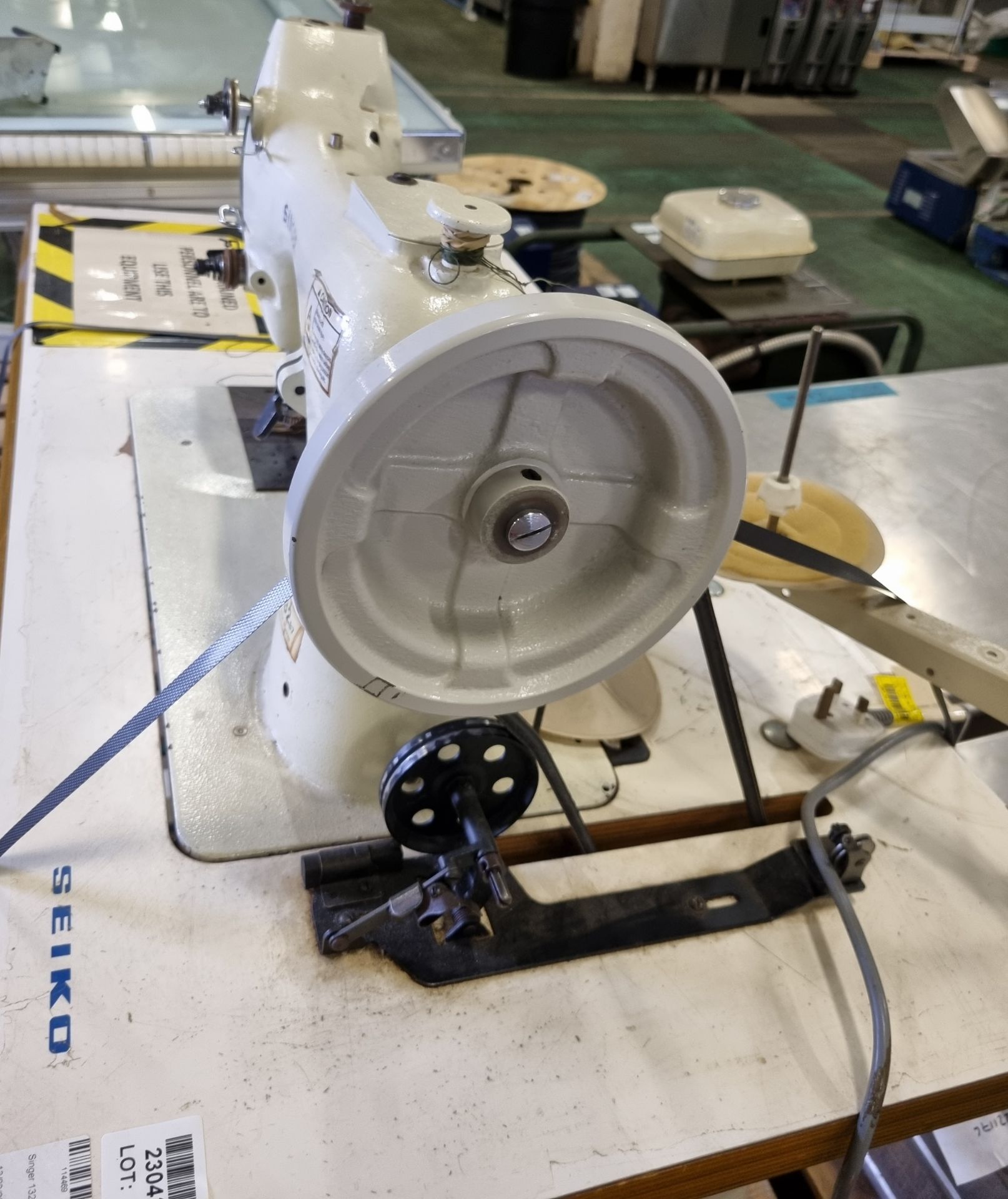 Singer 132B sewing machine - Image 4 of 5