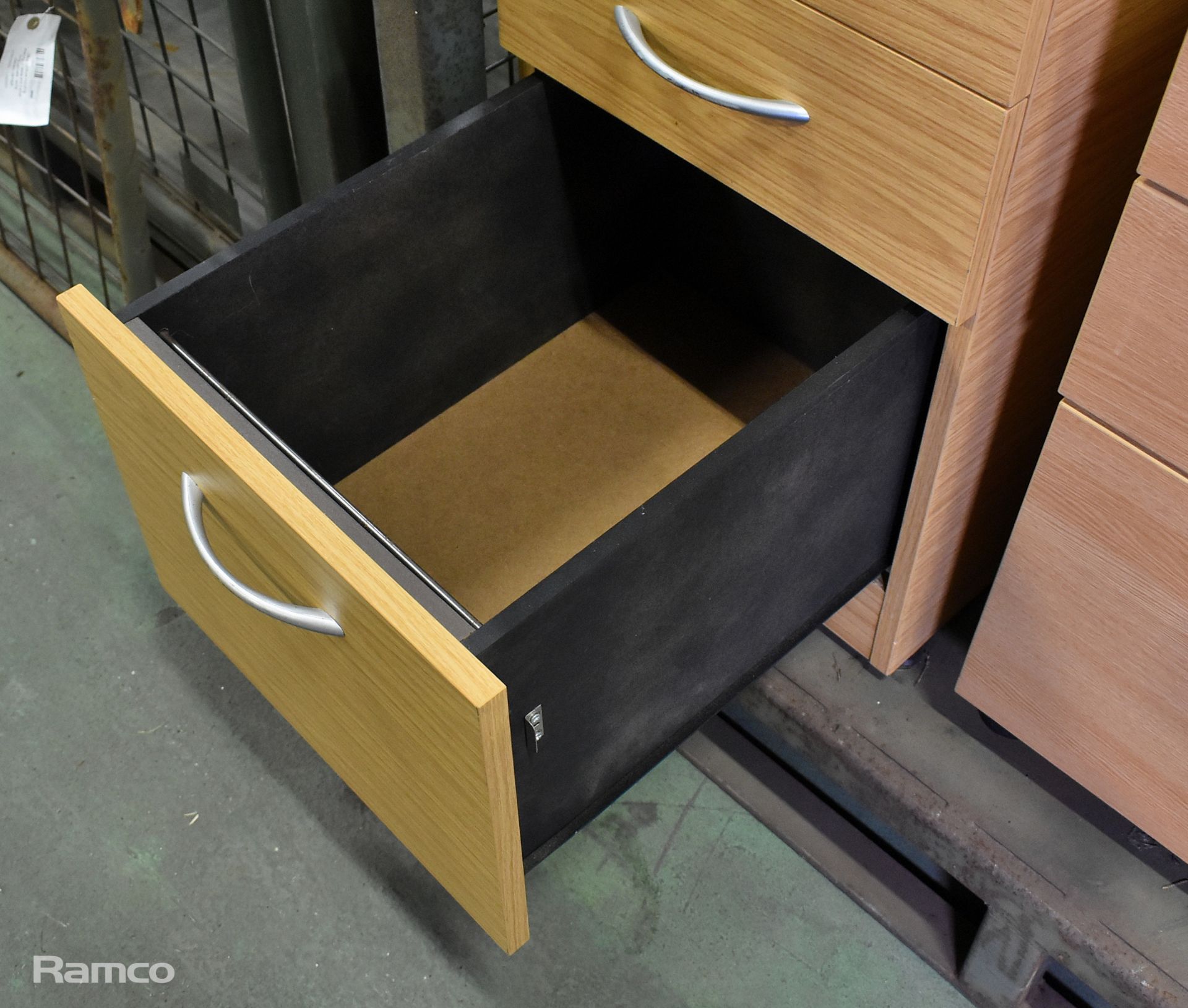 Office furniture including shelving, 2 desks and 2 small filing cabinets - some cosmetic damage - Image 4 of 9